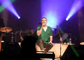 Oguzhan Koç akustik konseri ile büyüledi
