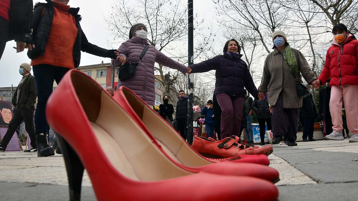 Öldürülen kadınlar Avcılar'da anıldı