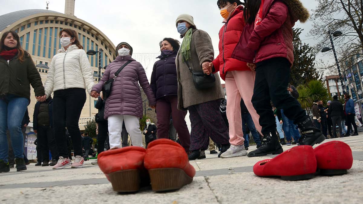 Öldürülen kadınlar Avcılar'da anıldı