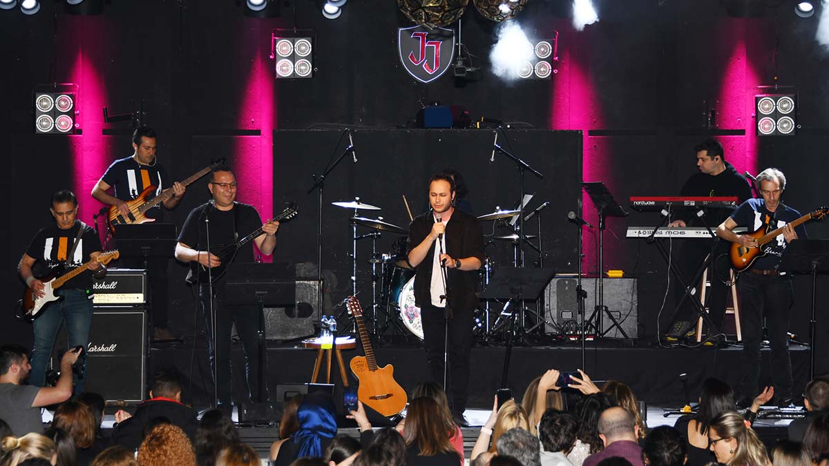 14 Mart'ta çok sevdiği müziğe döndü