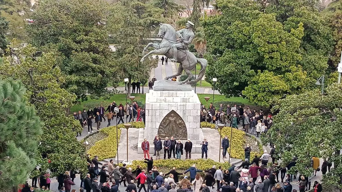 Samsun'da milli mücadele'nin simge eserlerinden, onur anıtı'na saldıran kuzenler 29 mart'ta hakim karşısına çıkacak.