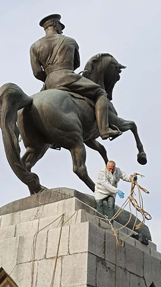 Onur Anıtı'na saldıran kuzenler hakim karşısına çıkacak