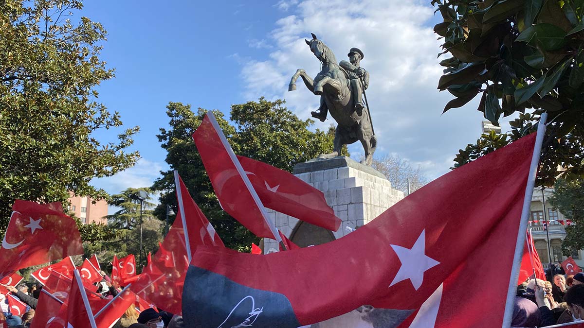 Onur Anıtı'na saldıran kuzenlere "alt sınırdan uzaklaştırma"