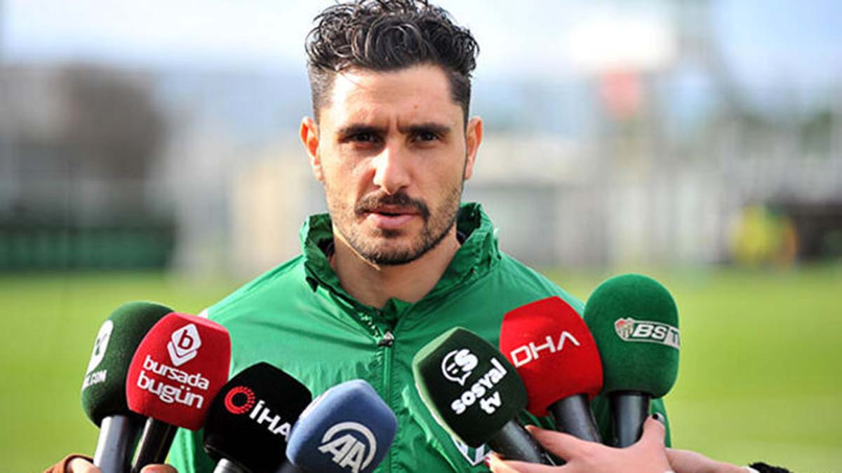 Özer Hurmacı futbolu bıraktı