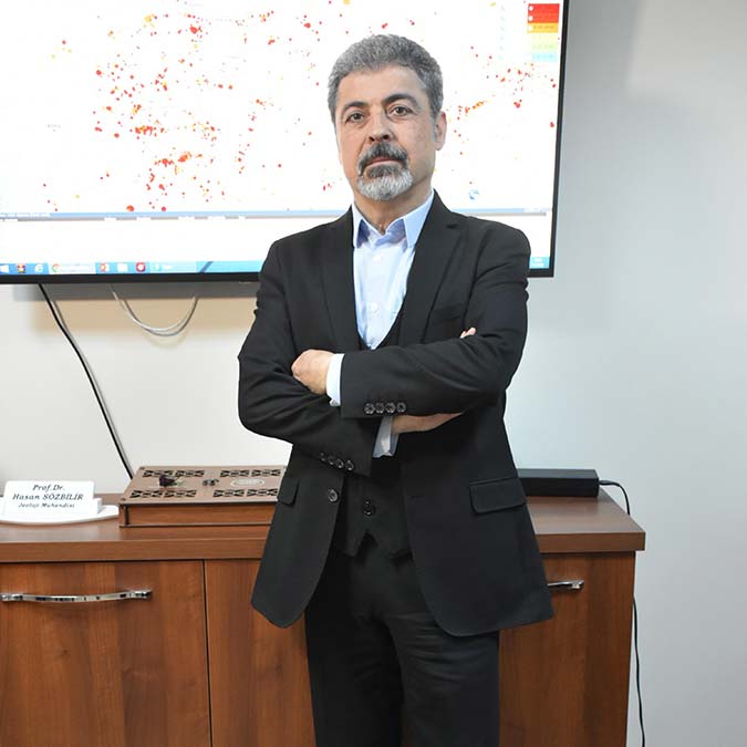 Dokuz Eylül Üniversitesi Deprem Araştırma ve Uygulama Merkezi Müdürü ve Jeoloji Mühendisliği Bölümü Öğretim Üyesi Prof. Dr. Hasan Sözbilir, "İzmir'de 7.1 büyüklüğünde deprem olabilir" dedi.
