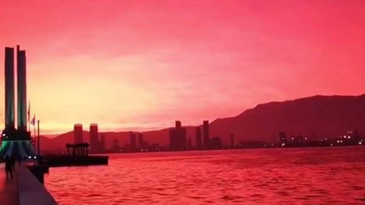 İzmir Dokuz Eylül Üniversitesi (DEÜ) Öğretim Üyesi Prof. Dr. Doğan Yaşar, İzmir'de gökyüzündeki kızıllığın sebebi, Sahra Çölü tozu" dedi.