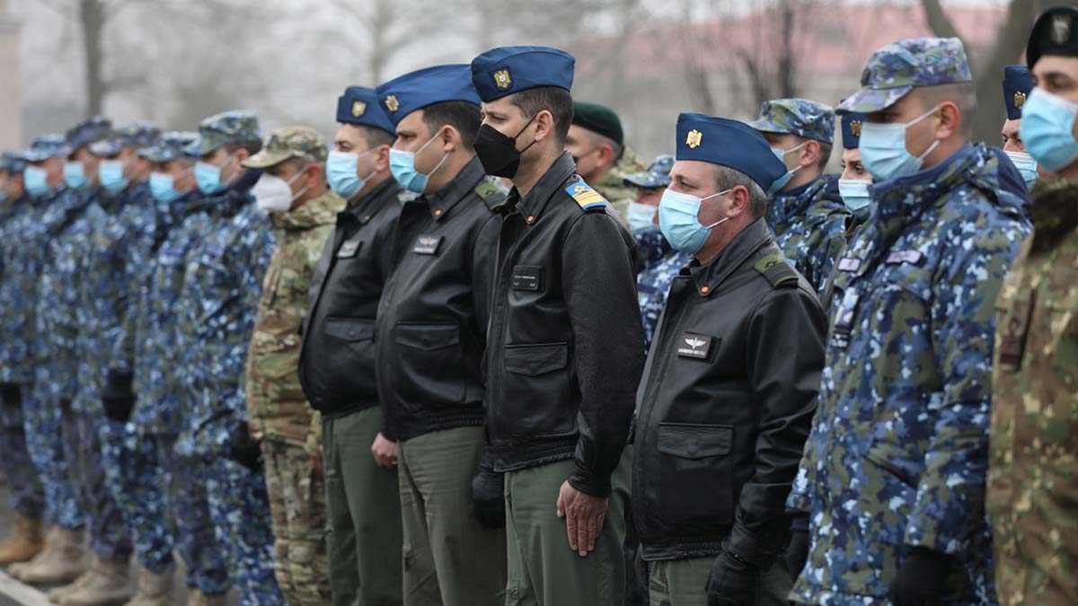 Romanya'nın savaş uçağı ve helikopteri düştü