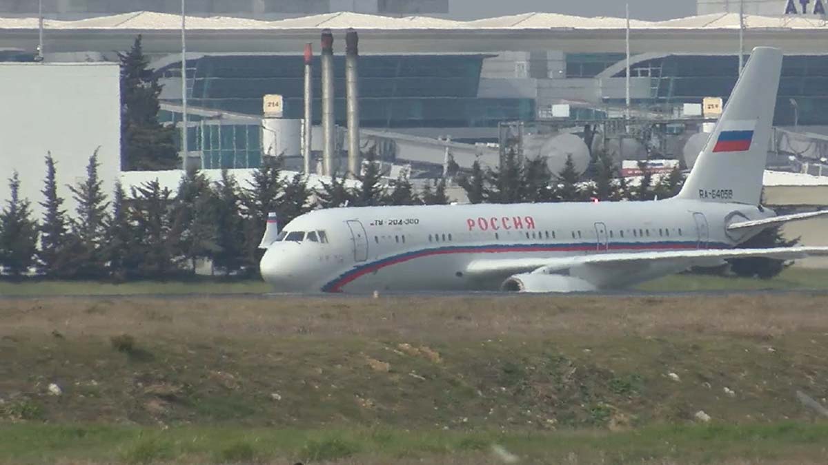 Rus heyeti Atatürk Havalimanı'na indi