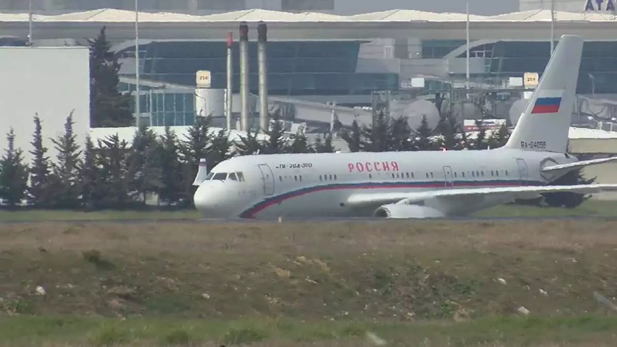Rus heyeti atatürk havalimanı'na indi
