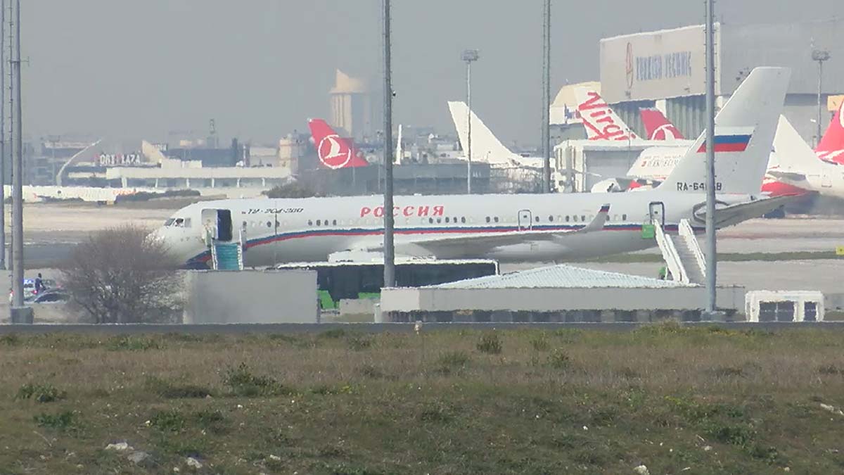 Rus heyetini taşıyan uçak iniş yaptı