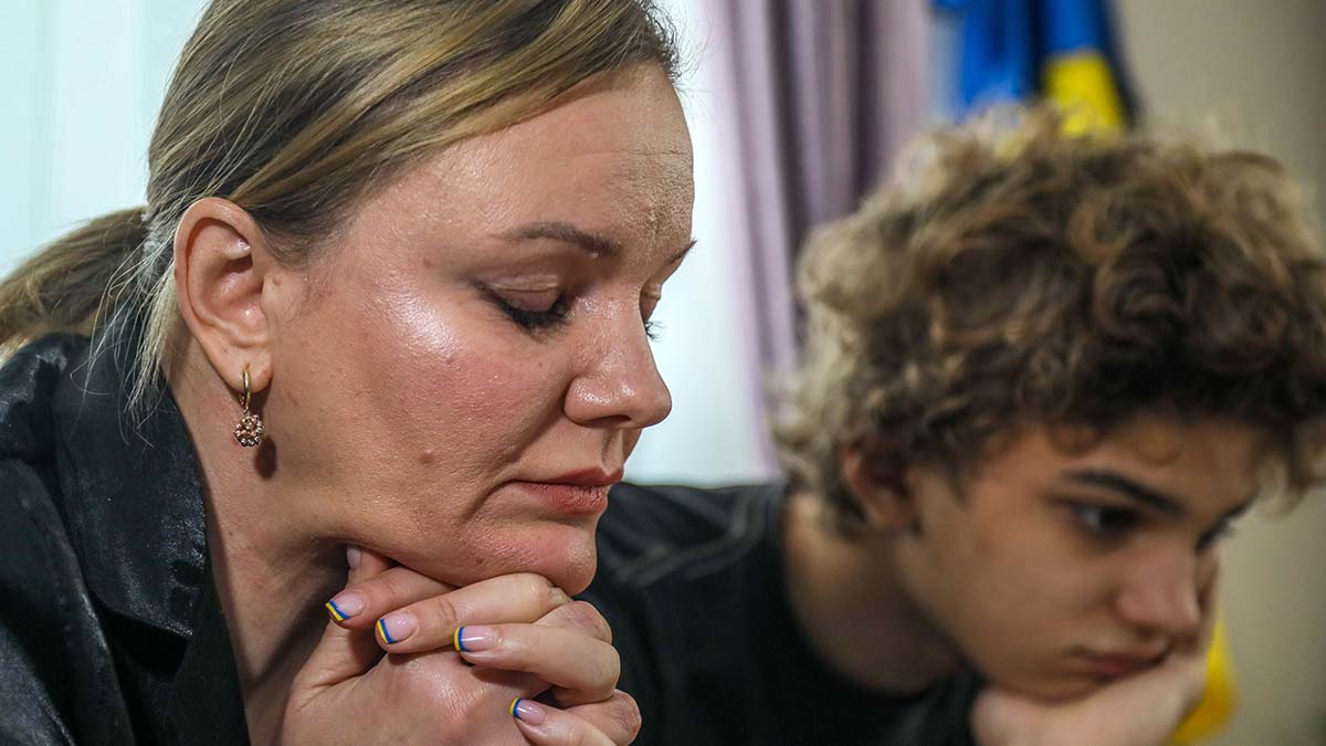 Ukrayna'ya saldırısının ardından yaşadığı şehirden köyüne kaçan Ukraynalı Tetyana Kosminska "Rus uçakları alçaktan uçup korkutuyor" dedi.