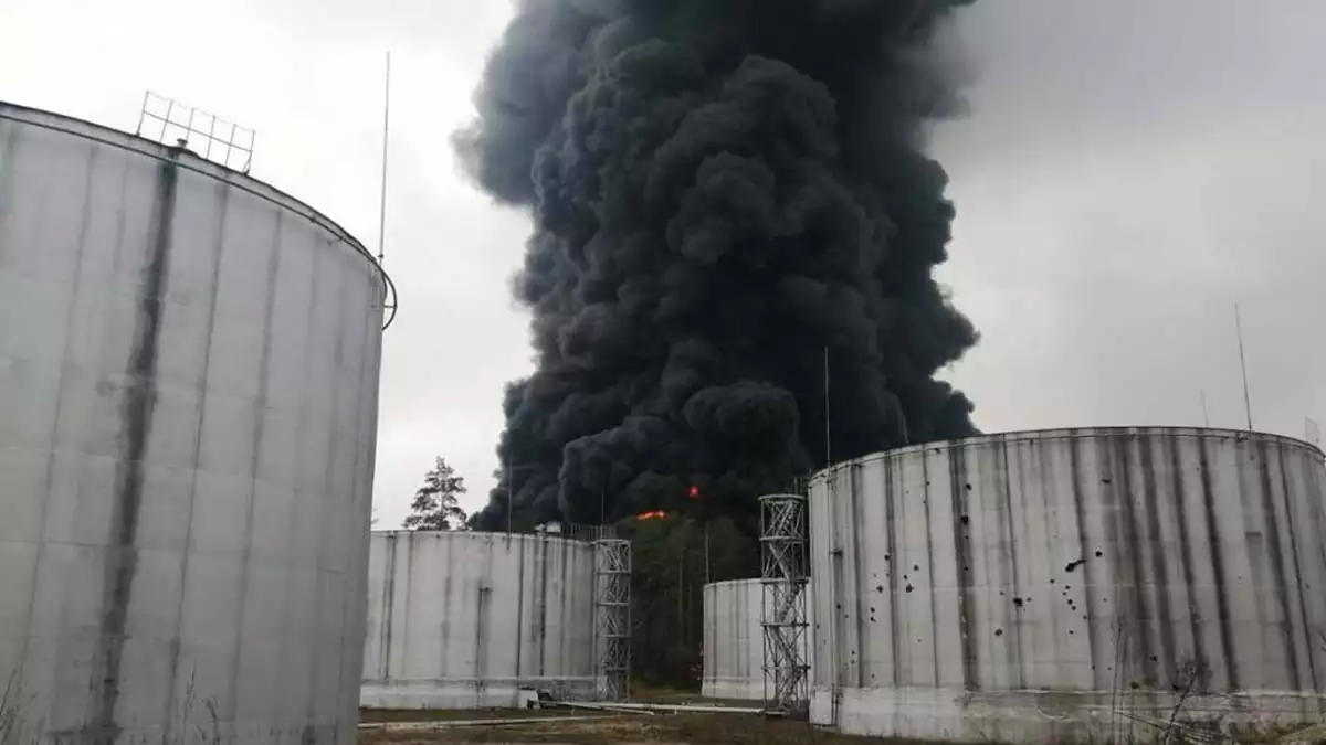 Çernihiv bölgesinde petrol rafinerisi vuruldu