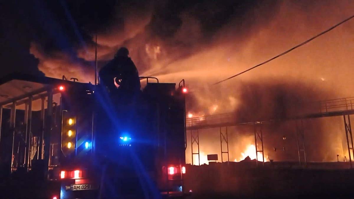 Rusya, Jitomir'de petrol rafinerisini hedef aldı