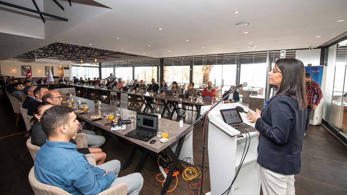 İzmir Büyükşehir Belediye Başkanı Tunç Soyer, İzmir Büyükşehir Belediyesi ve Rotary Kulüp ortaklığıyla düzenlenecek Uluslararası Transplant Oyunları kapsamındaki Organ Nakli Anıtı'nın tanıtım toplantısına katıldı.