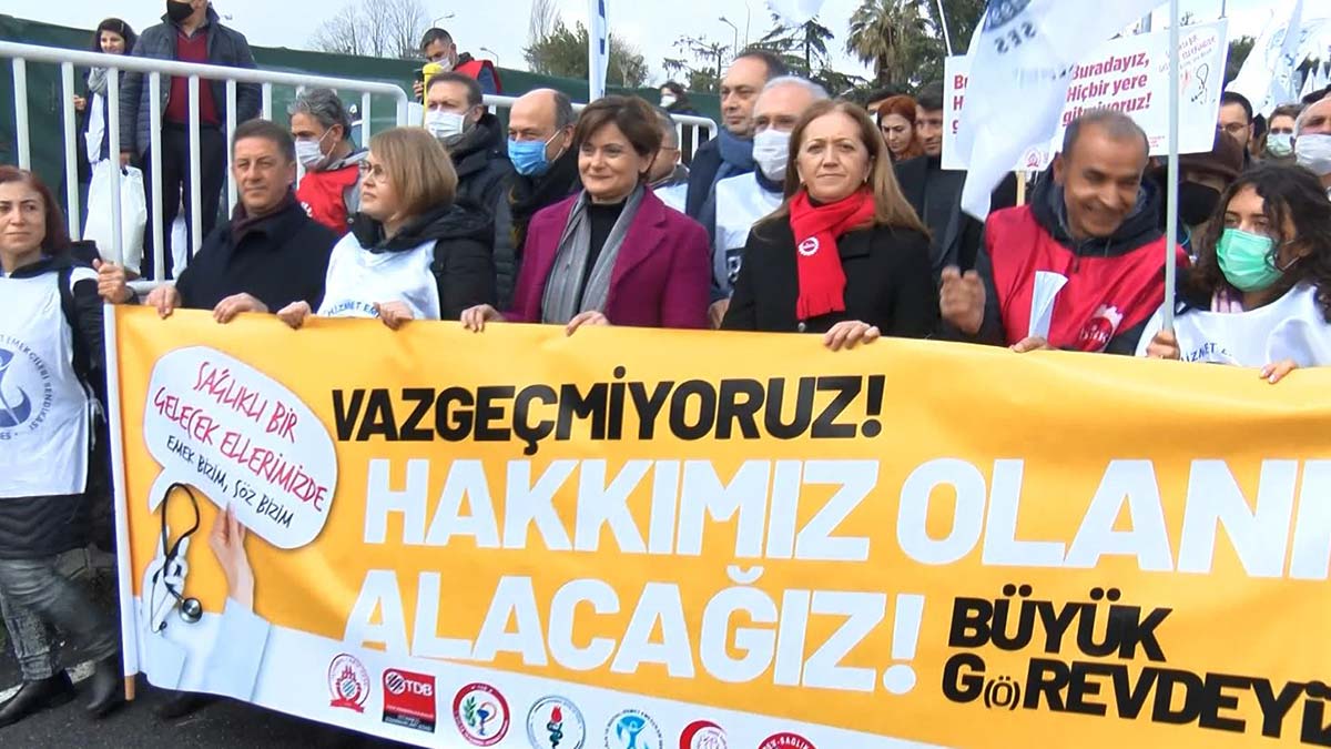 Tıp Bayramı'nda sağlık çalışanları eylemde