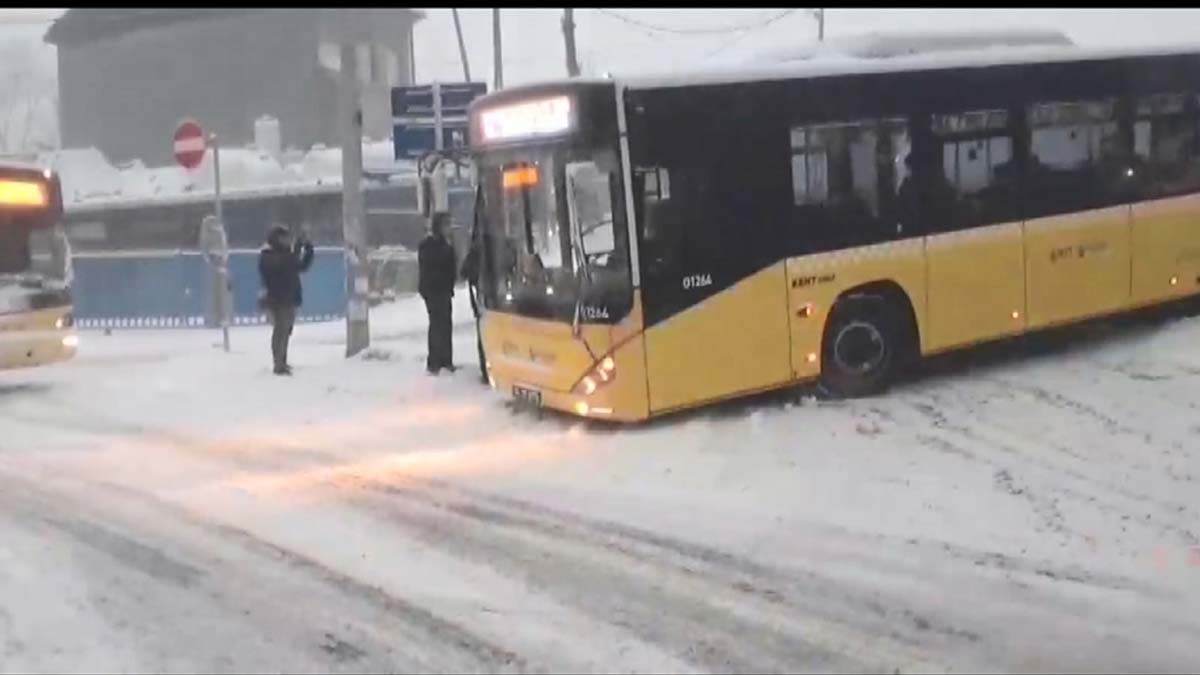 Sarıyer'de araçlar yolda kaldı