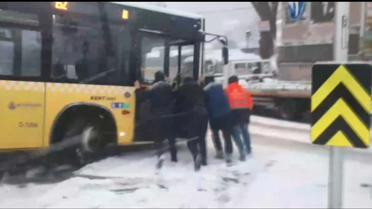 Sarıyer'de araçlar yolda kaldı