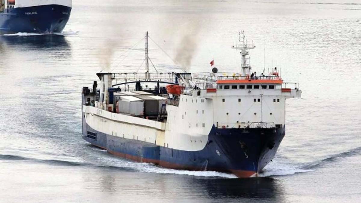 Savaşın ortasında kalan kaptan Yusuf Sevgi, "Kargo gemilerine bile bomba atılıyordu. Türkiye’ye varana kadar çok korktuk” dedi.