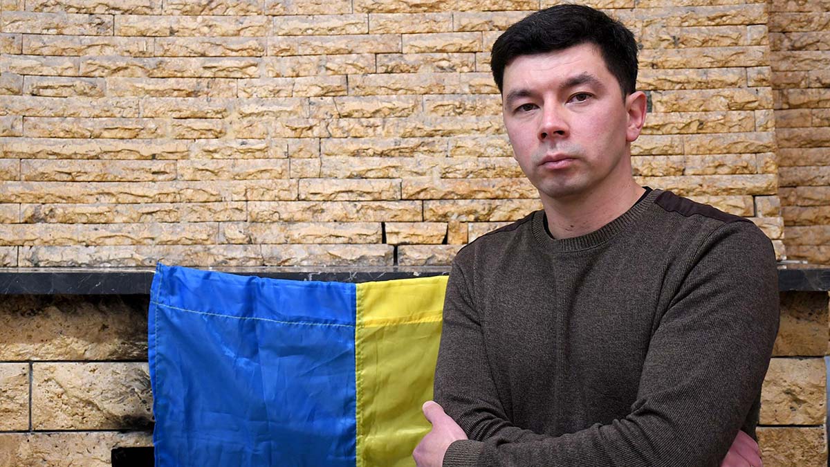 Savaştan kaçan rahip Kuşadası'nda ailesine kavuştu