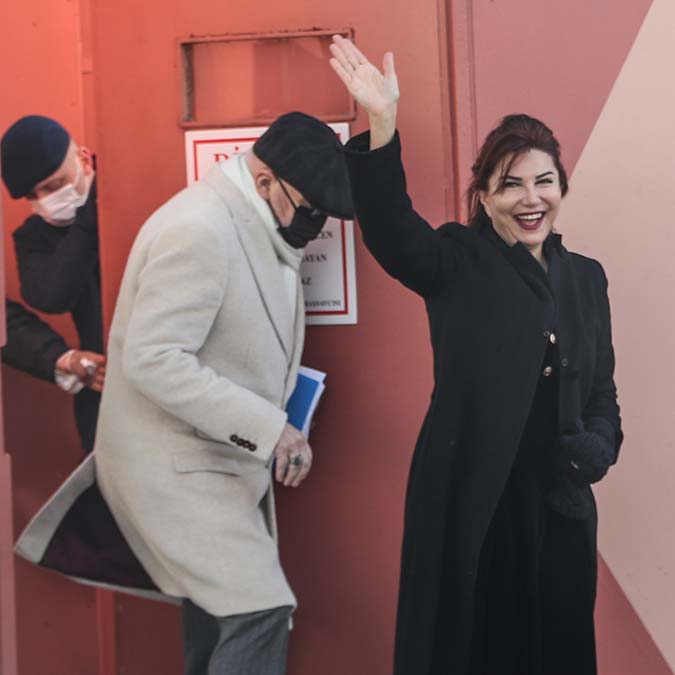 Sedef Kabaş cezaevinden çıktı