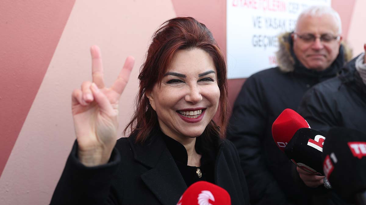 Sedef Kabaş cezaevinden çıktı