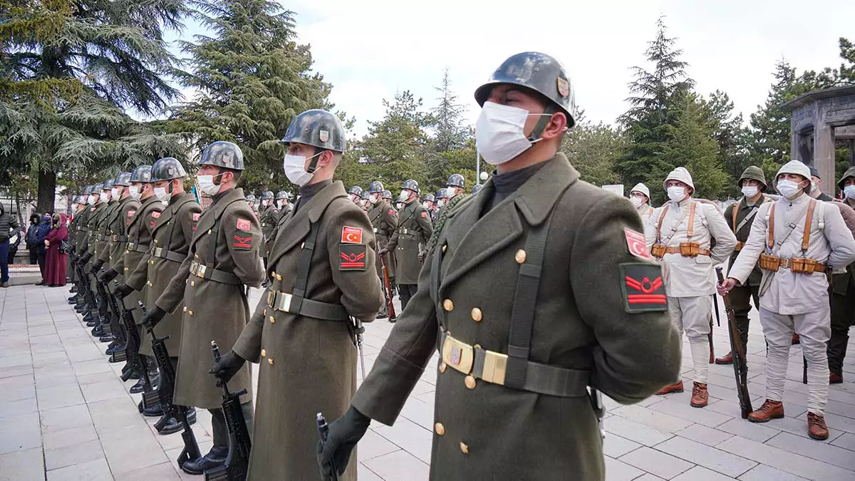 Şehit türk diplomatlar, 18 mart çanakkale zaferi ve şehitleri anma günü'nde cebeci asri mezarlığı'ndaki dışişleri şehitliği'nde düzenlenen törenle anıldı.