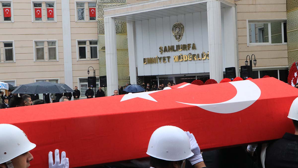 Şehit polisler törenle memleketlerine uğurlandı