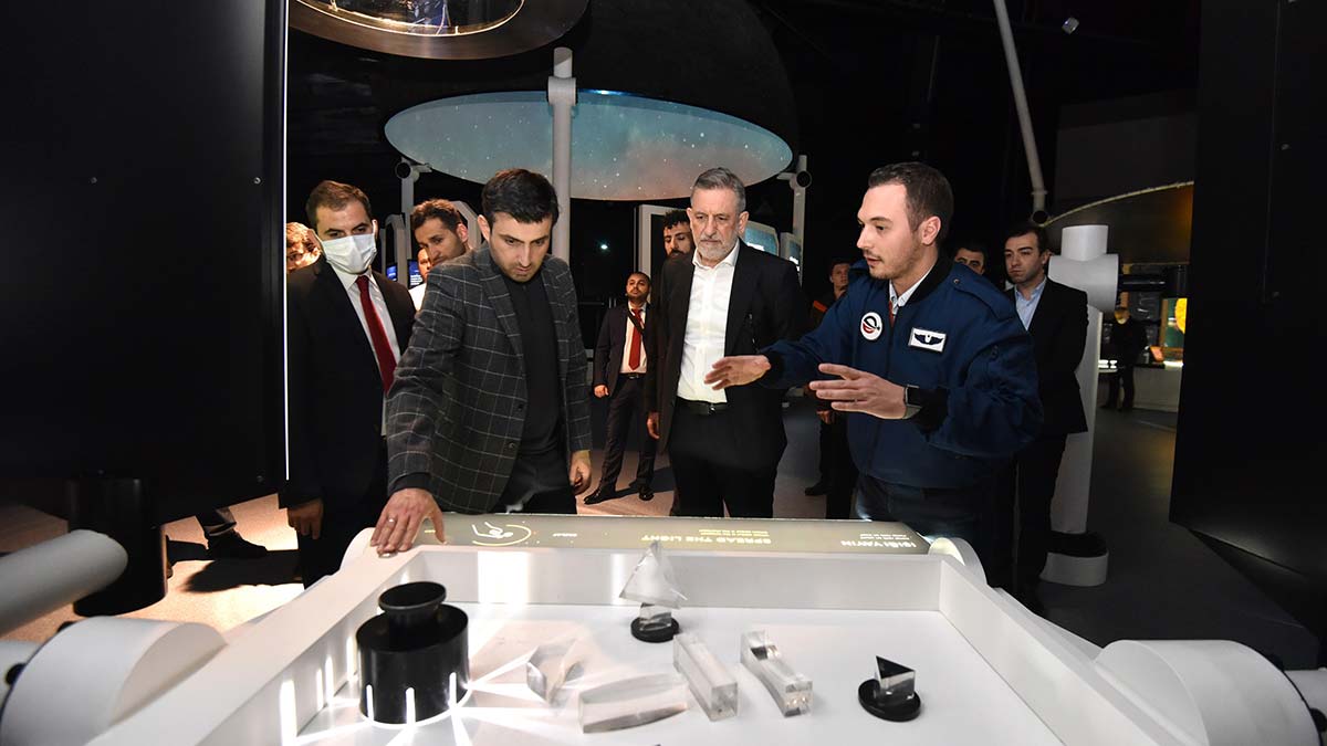 BAYKAR Teknoloji Lideri ve T3 Vakfı Mütevelli Heyeti Başkanı Selçuk Bayraktar "GUHEM çocuklara uzay ve havacılık sevdasını aşılayacak bir merkez olacak" dedi.