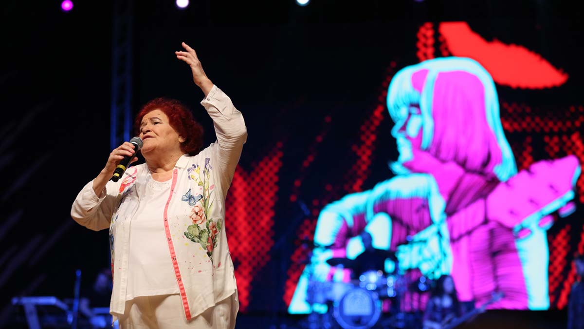 Türk halk müziğinin sevilen ismi Selda Bağcan 8 Mart Dünya Kadınlar Günü kapsamında düzenlediği gecede konser verdi.