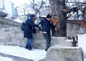 Buzlu yollarda zor anlar