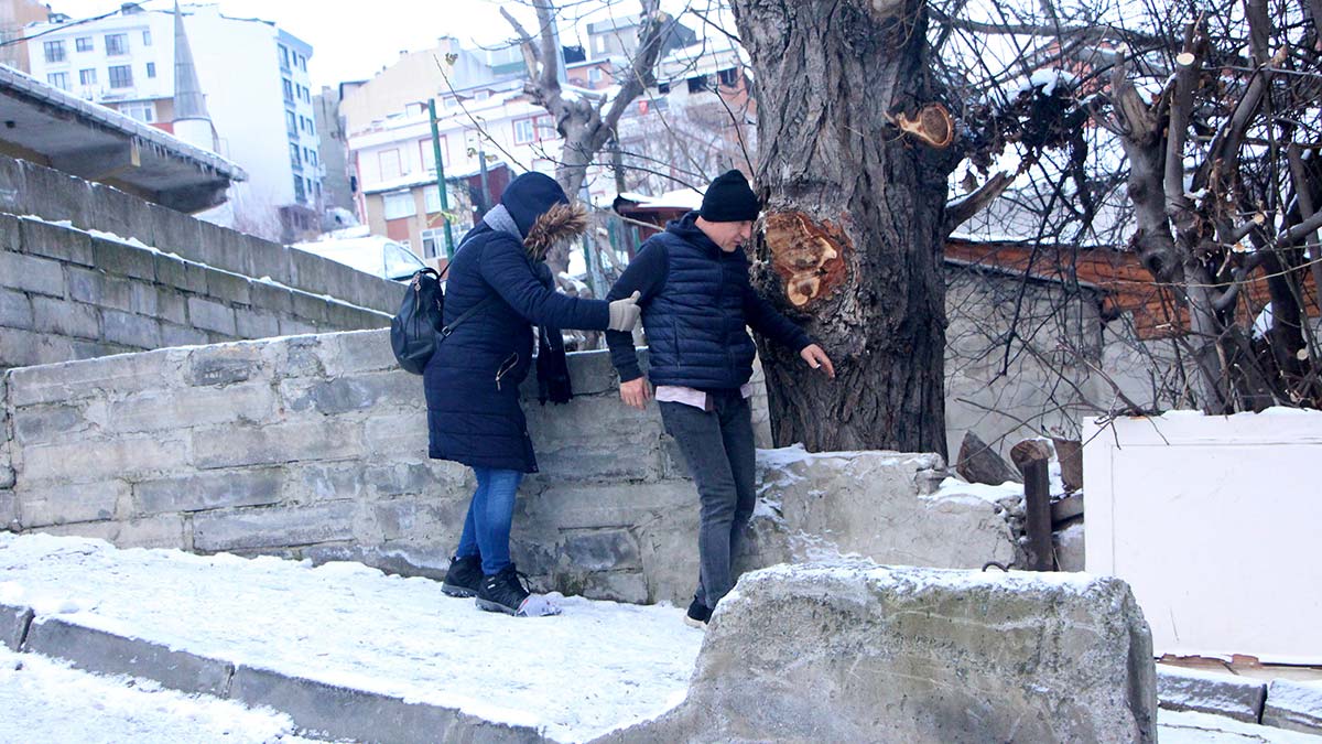 Buzlu yollarda zor anlar