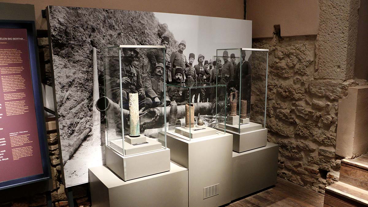 Çanakkale Onsekiz Mart Üniversitesi Fen Edebiyat Fakültesi Tarih Bölümü Öğretim Üyesi Dr. Mithat Atabay, "Çanakkale Savaşında tabyalar vurucu unsurlar oldular" dedi.