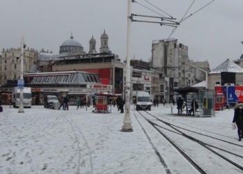 Taksim Meydanı'nda kar yağışı