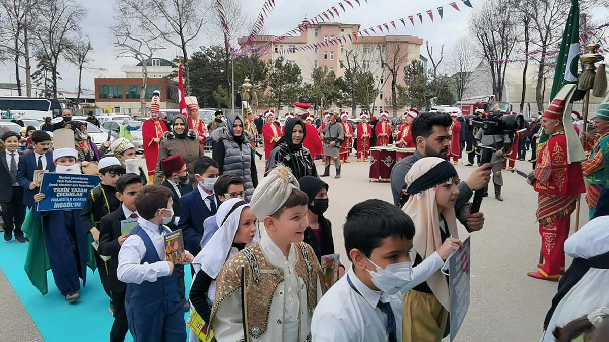 Tarih Yazan Çocuklar İnegöl'de