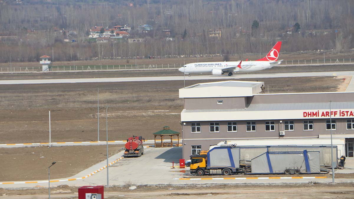 Tokat havalimanına ilk yolcu uçağı indi