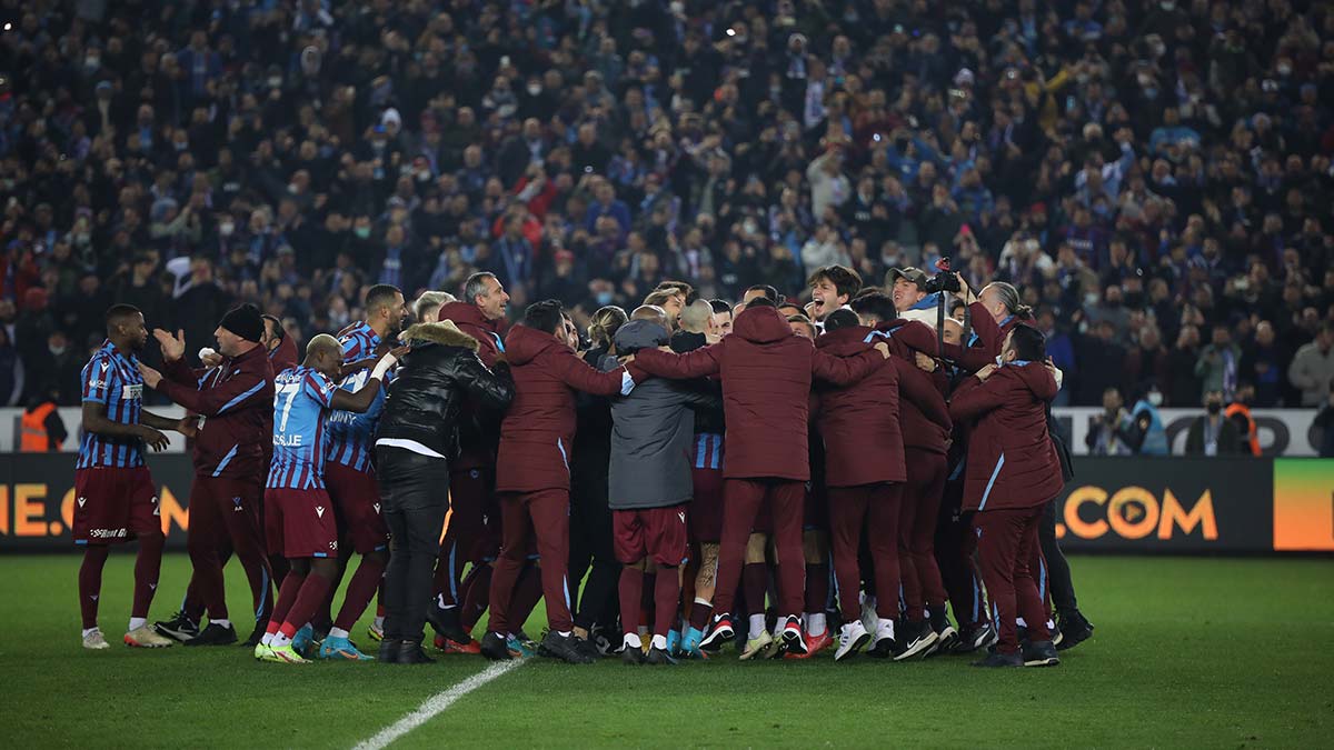Spor Toto Süper Lig'de 29 haftada 70 puana ulaşan Trabzonspor'un şampiyonluğa kavuşması için önünde 9 maç kaldı.