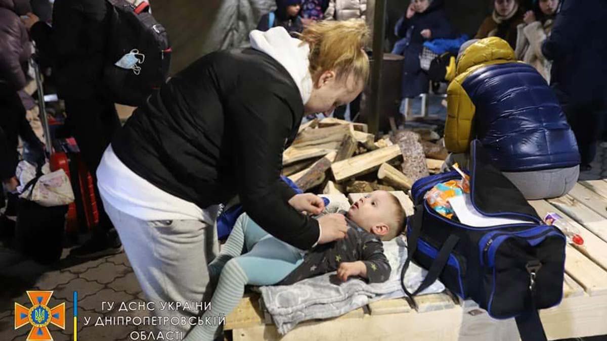 Tren istasyonlarına çadır ve aş evleri kuruldu