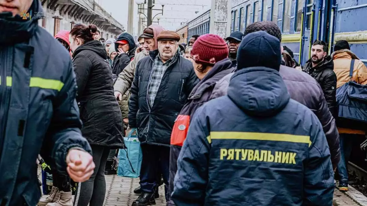 Tren istasyonlarına çadır ve aş evleri kuruldu