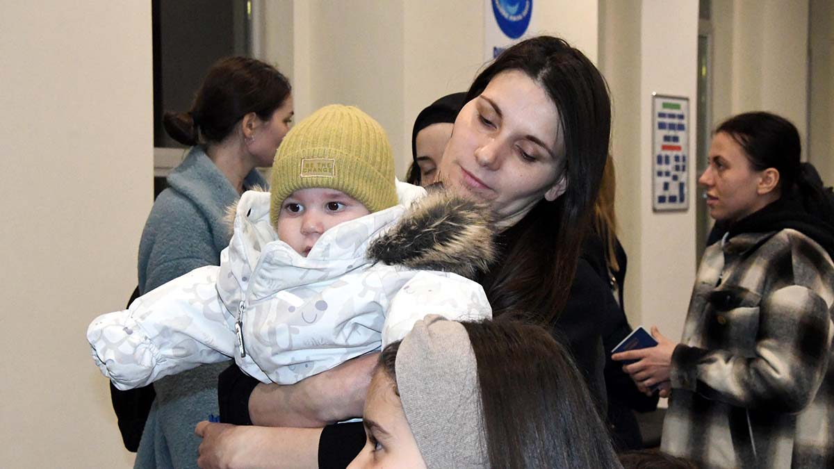 Dışişleri Bakanı Mevlüt Çavuşoğlu, "2 bin 163 Türk vatandaşı Ukrayna'dan yola çıktı" dedi.