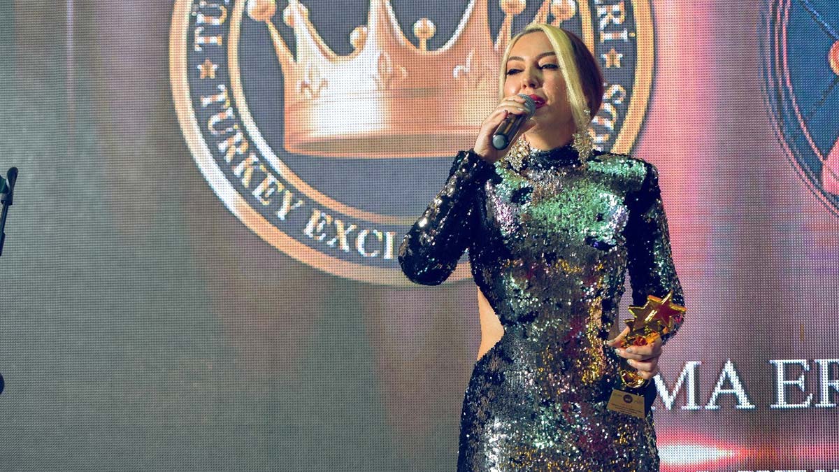 Esma Er Bi Tek Aşk'la ilk ödülünü aldı