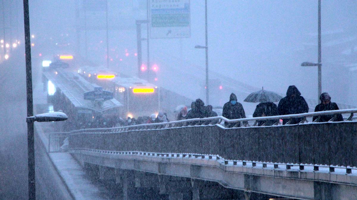 İstanbullular toplu taşımaya yöneldi