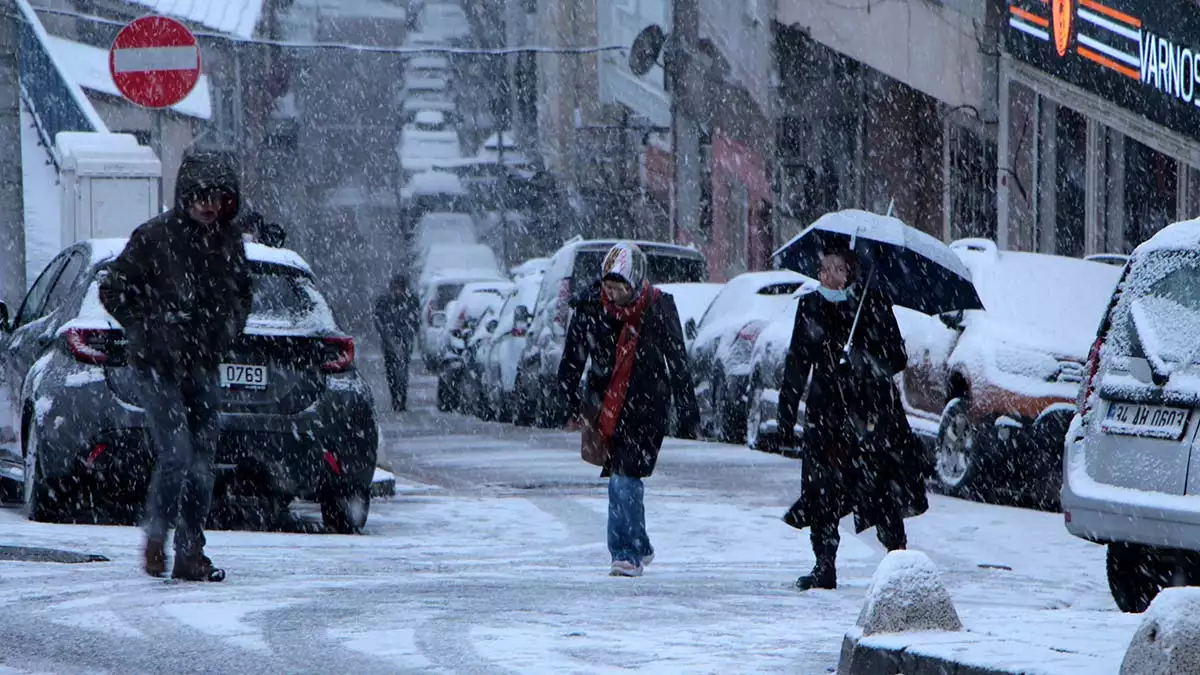 İstanbul'da kar önlemleri: kuryeler trafiğe çıkamayacak