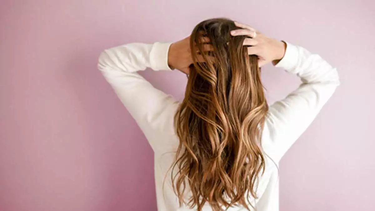 Kadınlarda saç dökülmesi nedenleri ve tedavisi