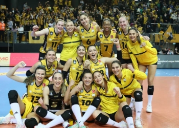 CEV Kadınlar Şampiyonlar Ligi Yarı Finali'nde iki Türk temsilcisi VakıfBank ile Fenerbahçe Opet karşı karşıya gelecek.