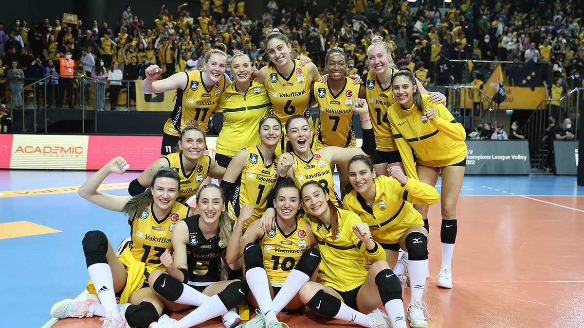 CEV Kadınlar Şampiyonlar Ligi Yarı Finali'nde iki Türk temsilcisi VakıfBank ile Fenerbahçe Opet karşı karşıya gelecek.