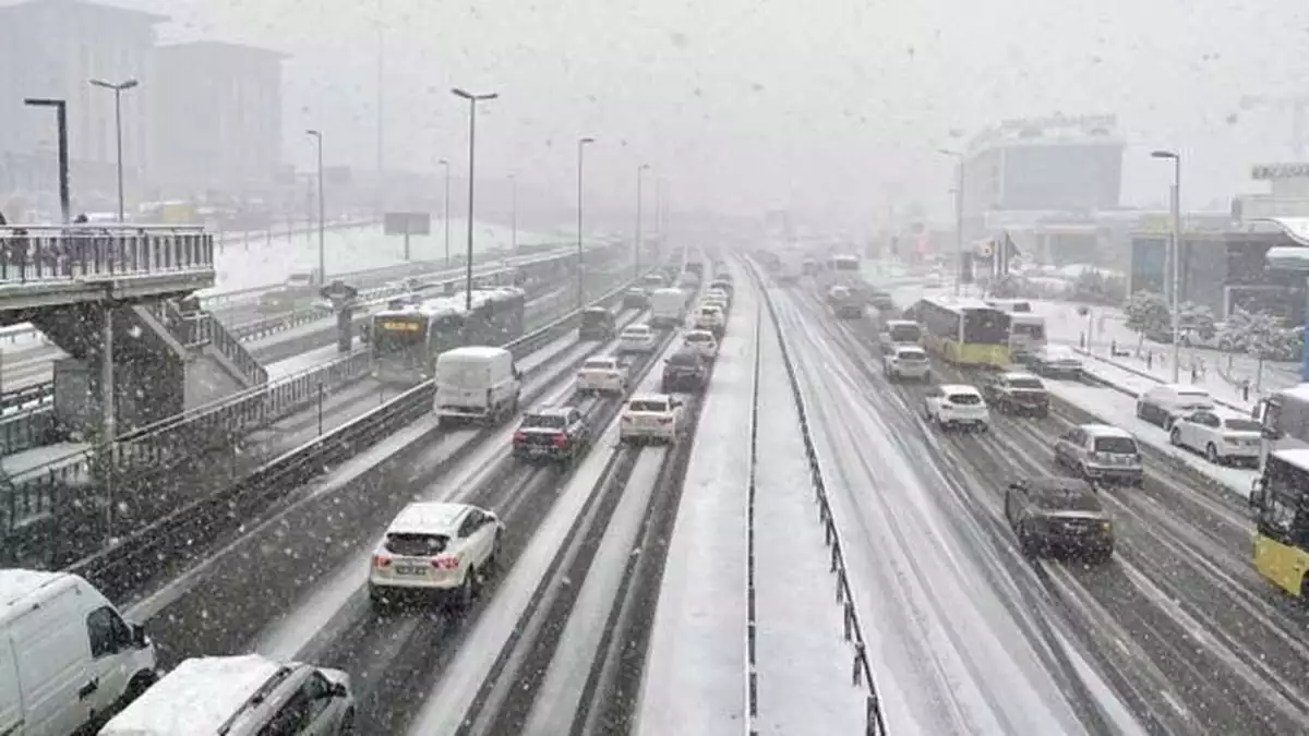 İstanbul'da kar önlemleri: kuryeler trafiğe çıkamayacak