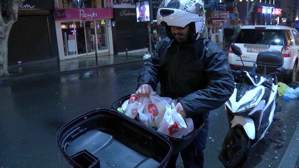 Motokuryeler yasağa rağmen sipariş götürdüler