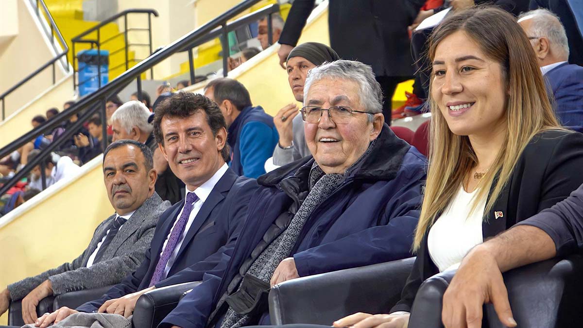 Gençlik ve Spor Bakanlığı, Balıkesir Büyükşehir Belediyesi ve Türkiye Güreş Federasyonu tarafından gerçekleştirilen U17 Kadınlar Türkiye Güreş Şampiyonası sona erdi.