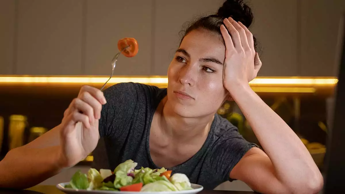 Yiyecekleri düşman olarak görmemek aksine onlarla barış  sağlamak, diyet mantalitesini reddetmek, açlığı onurlandırıp tokluğa saygı duymak temel prensipleri arasında yer alır.