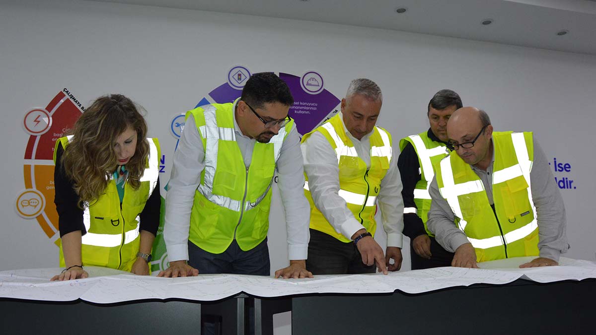 SEDAŞ Düzce genelinde 2021 yılı boyunca sürdürdüğü yatırım çalışmalarını çok yüksek oranda tamamladı. Küçük ek tesis, yatırım ve bakım çalışmalarıyla kentin artan enerji ihtiyacı karşılanırken saha faaliyetleri de yeni yıl itibarıyla hız kazandı.